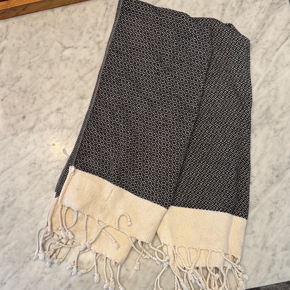 Black & Cream Woven Fringe Throw Blanket